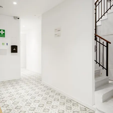 Limehome Malaga Calle Victoria-2