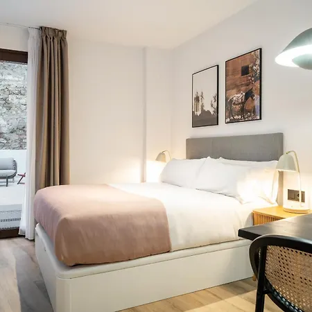 Limehome Malaga Calle Victoria-3